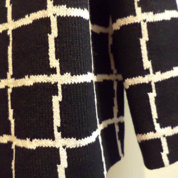 ST. JOHN BOAT BUTTON - FRONT JACKET  ~ BLACK with Ivory Squares ~  Size: 6  EUC - Picture 7 of 8